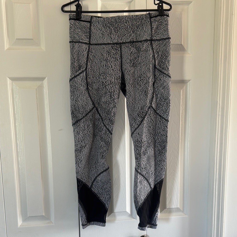 Lululemon Athletica Black and Gray Capris